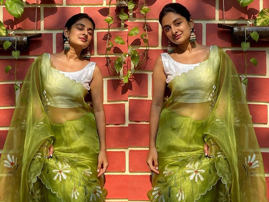 Vibrant Clicks Of Esther Anil In Green Saree